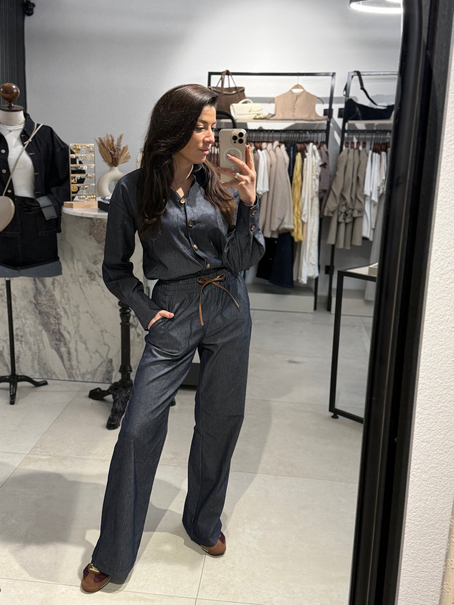 ZWEITEILER AUS DÜNNEM DENIM-STOFF BONN