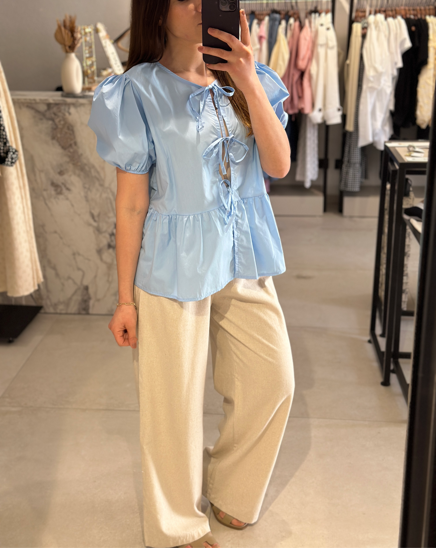 BLUSE MIT DEKORATIVER BINDUNG