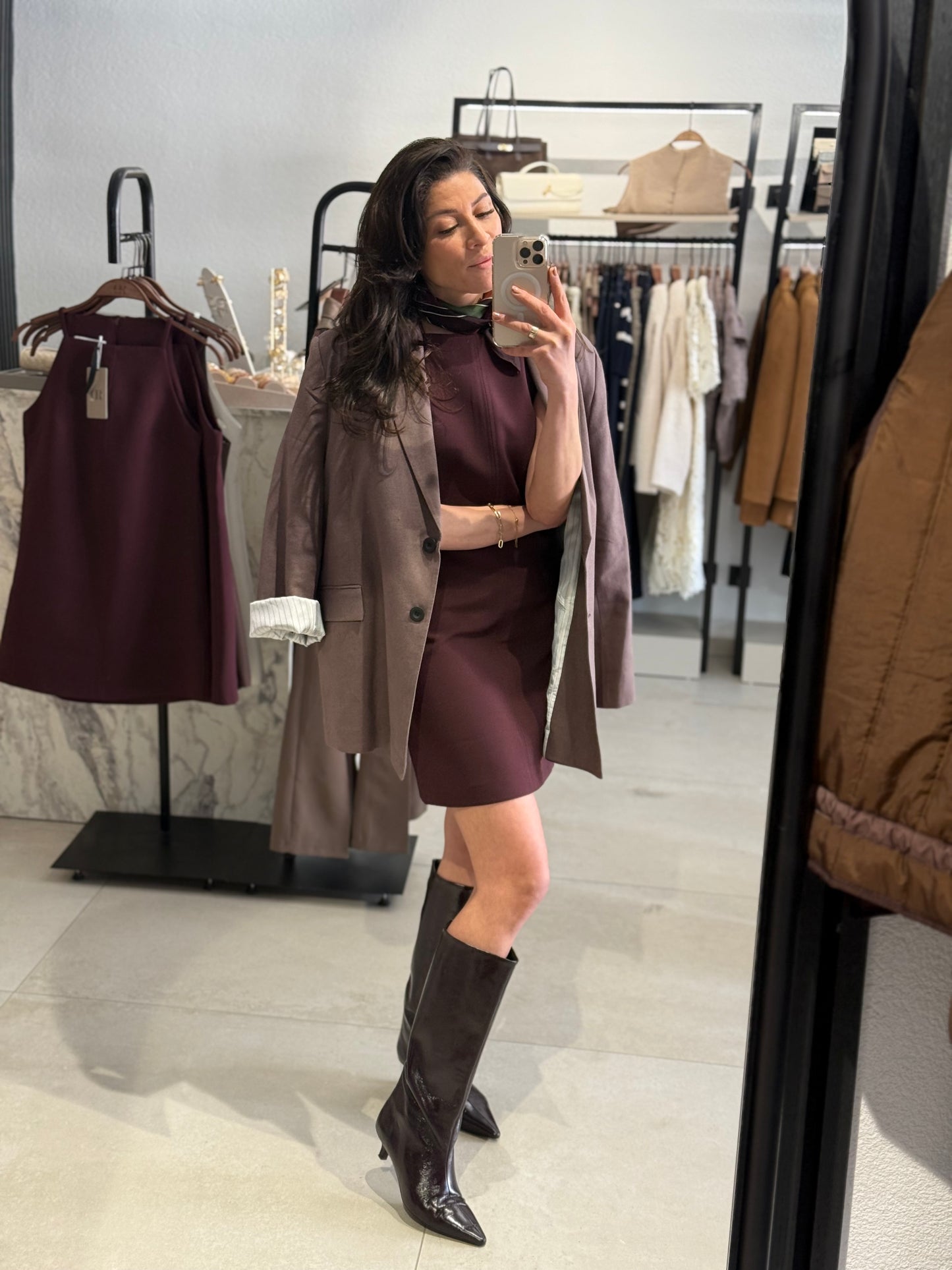 ÄRMELLOSES KLEID MINIMAL CHIC BURGUNDY