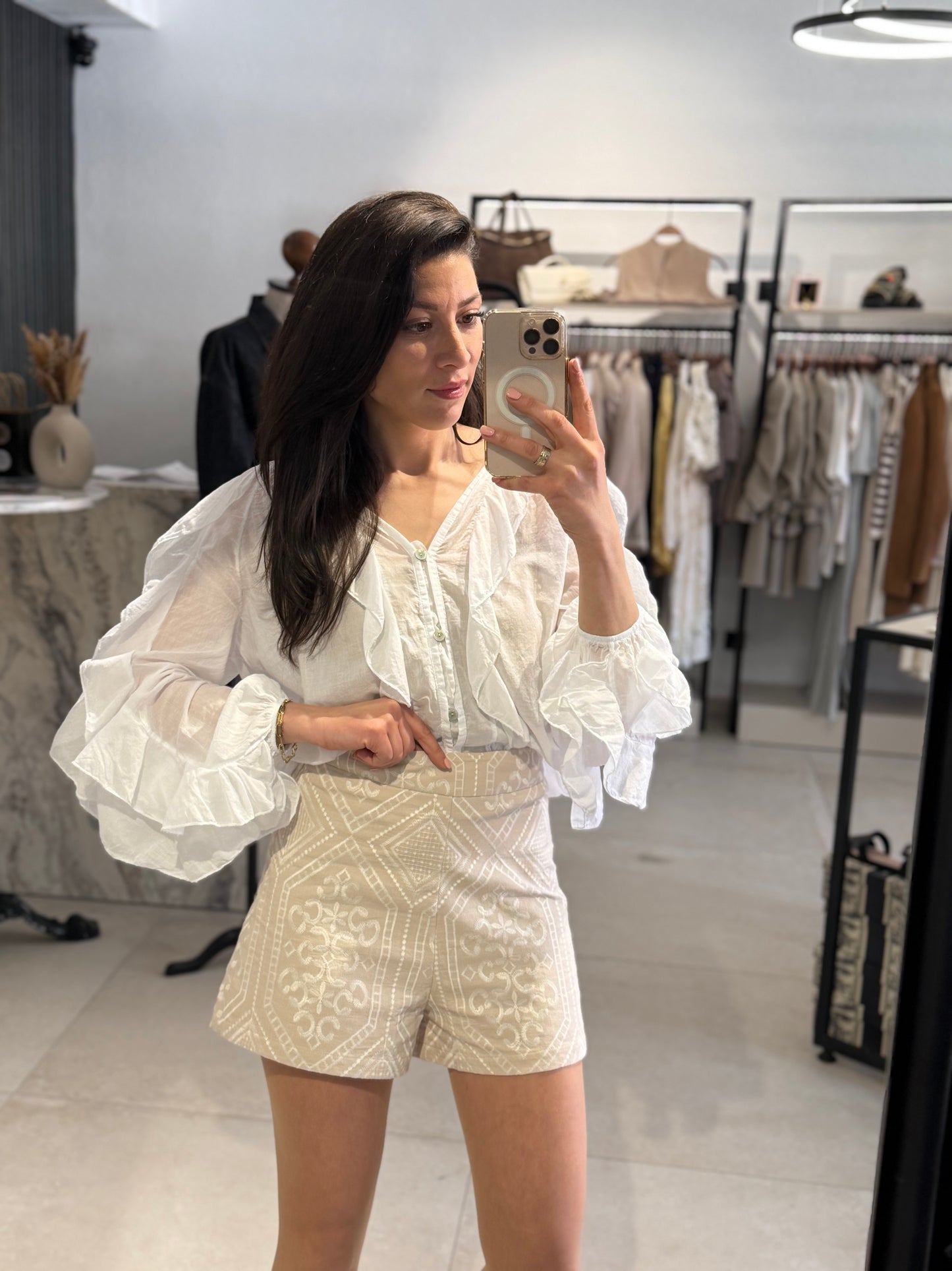 BESTICKTE SHORTS - PARISER KOLEKTION