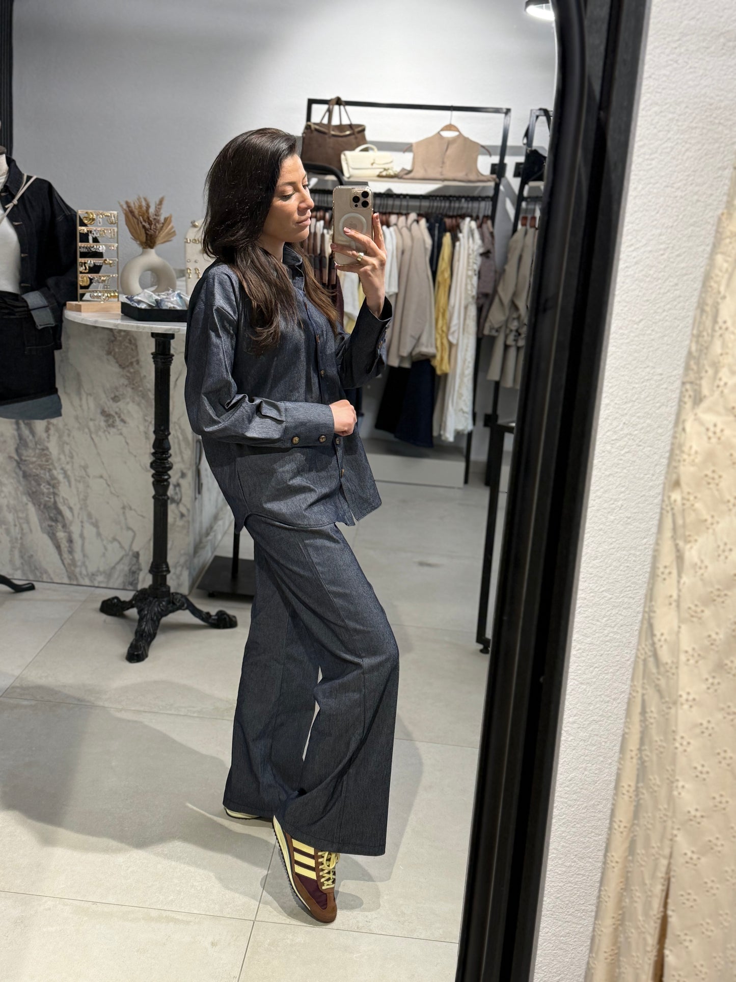 ZWEITEILER AUS DÜNNEM DENIM-STOFF BONN