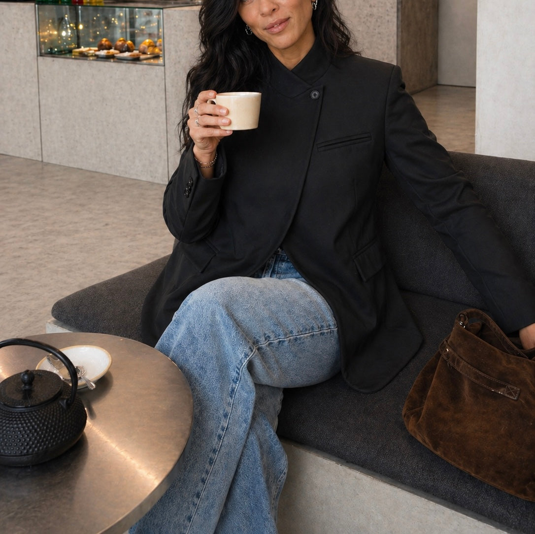 BLACK STRUCTURED BLAZER