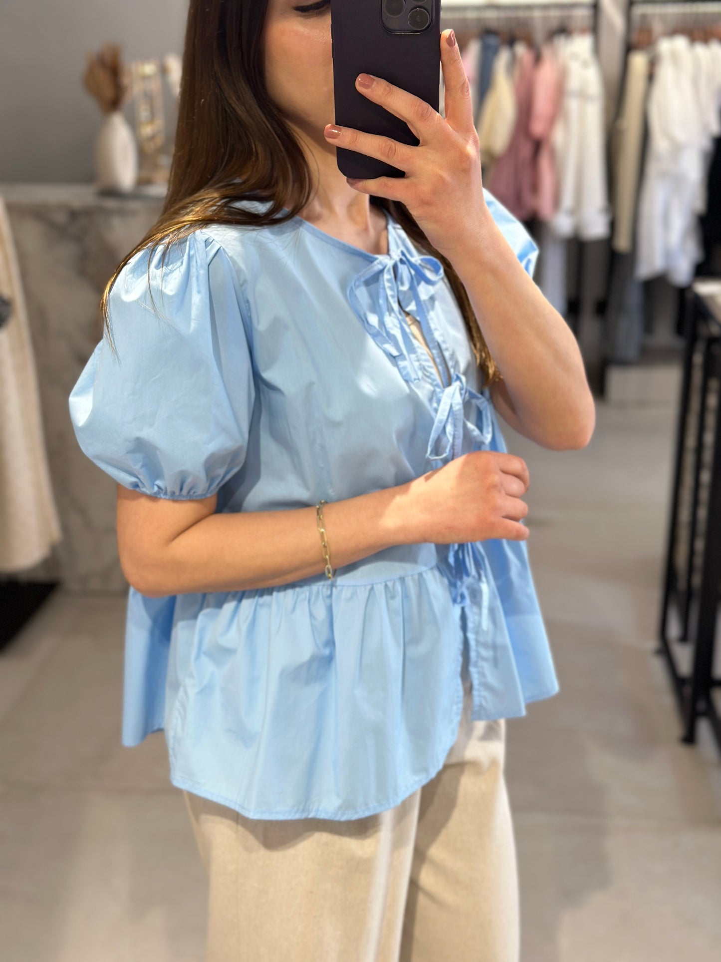 BLUSE MIT DEKORATIVER BINDUNG
