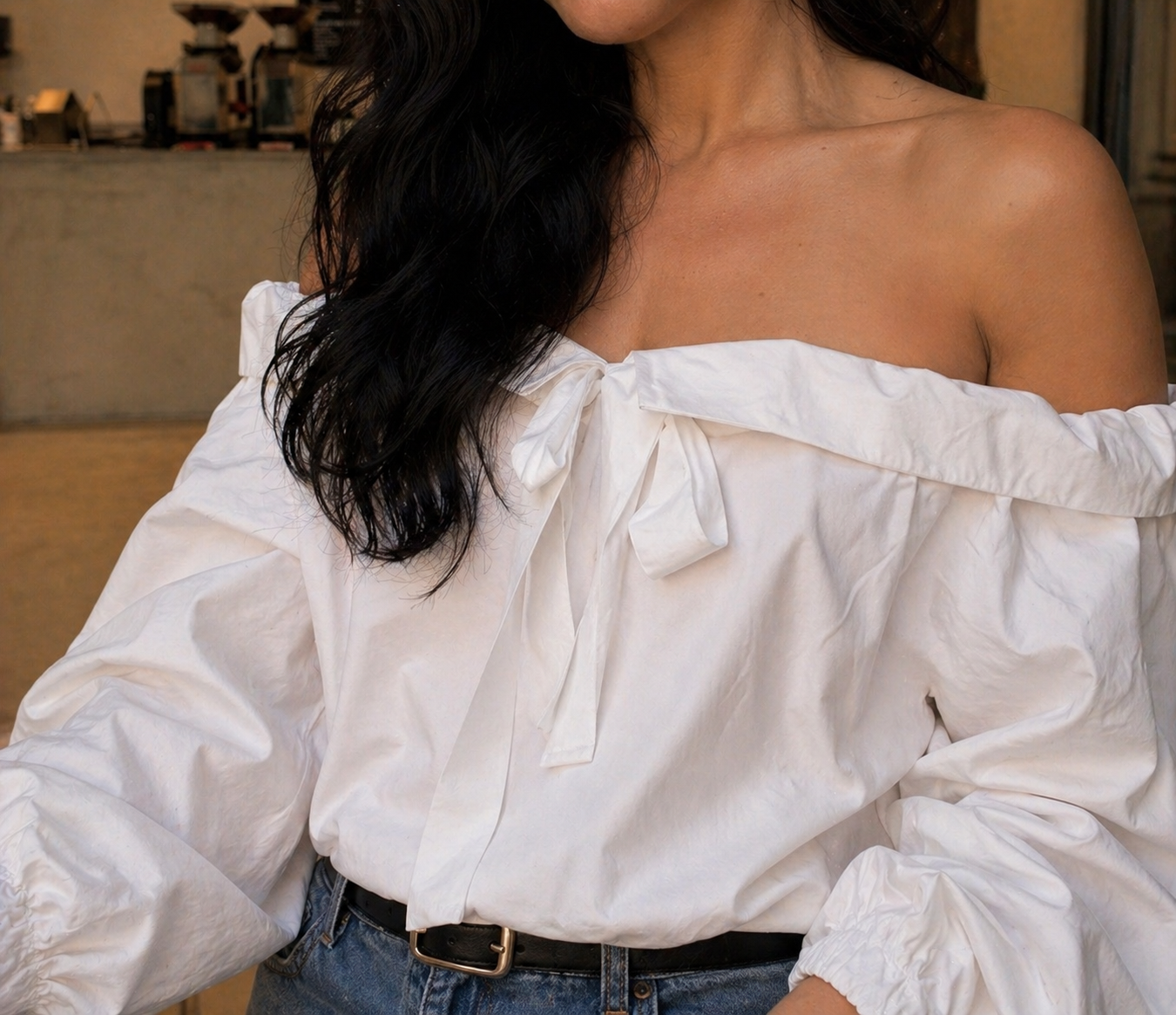 OFF SHOULDER STATEMENT BLUSE