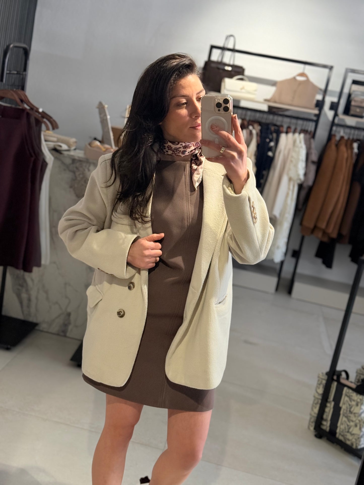 ÄRMELLOSES KLEID MINIMAL CHIC SCHOKOBRAUN