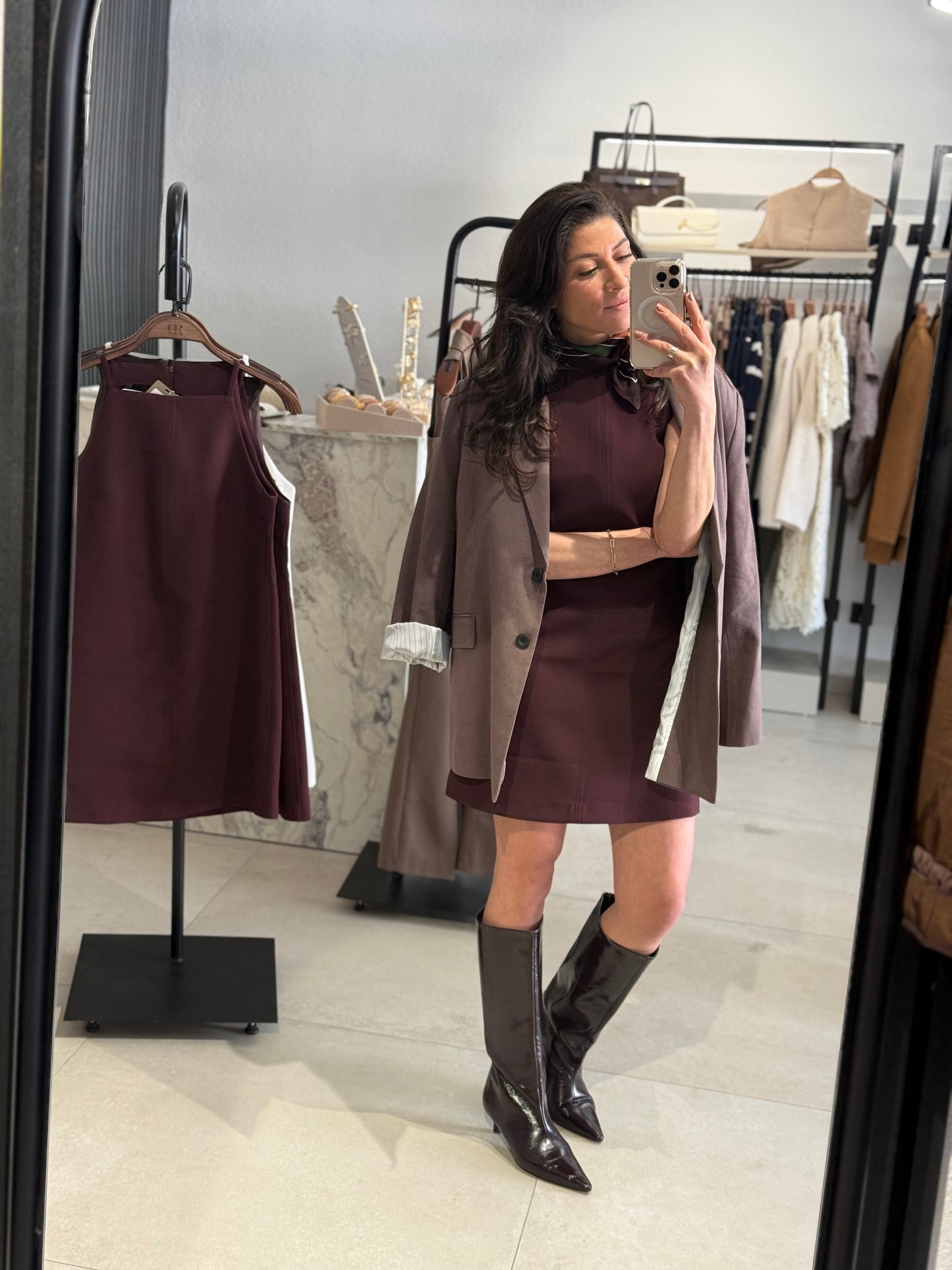 ÄRMELLOSES KLEID MINIMAL CHIC BURGUNDY